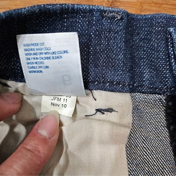 Old Navy Ultra Blue Mid Rise Flared Ankle Cuffed Hem Denim Jeans Size 6 Regular - Picture 8 of 11